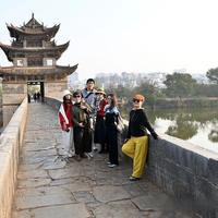 这条跑了一百年的米轨小火车，串起4个绝美古村，票价不到百元