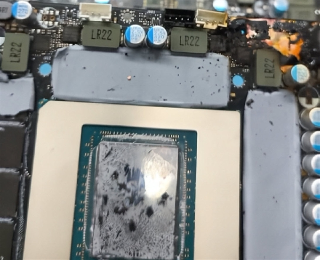烧毁史上最惨RTX 5090!16针接口炸无踪影 GPU和显存全毁