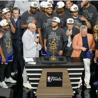 布伦森单季包揽三大MVP创NBA历史