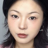 不画眼线不贴假睫毛，这套日常妆反而更耐看