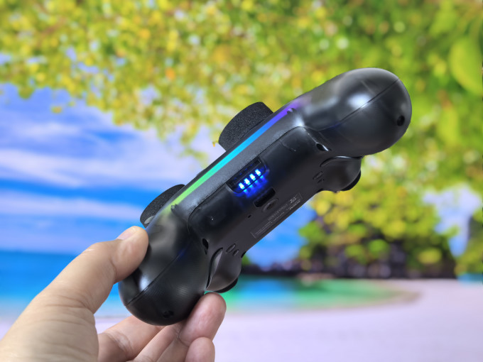 西圣游戏手柄