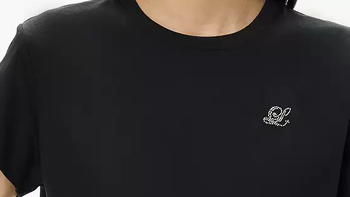 纯色T恤这种没设计的款，反而最难买，这件正肩的居然没翻车。