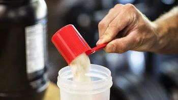 蛋白粉暴涨真相：GLP-1药物5000万人抢货，奶酪副产品2-3年追不上需求