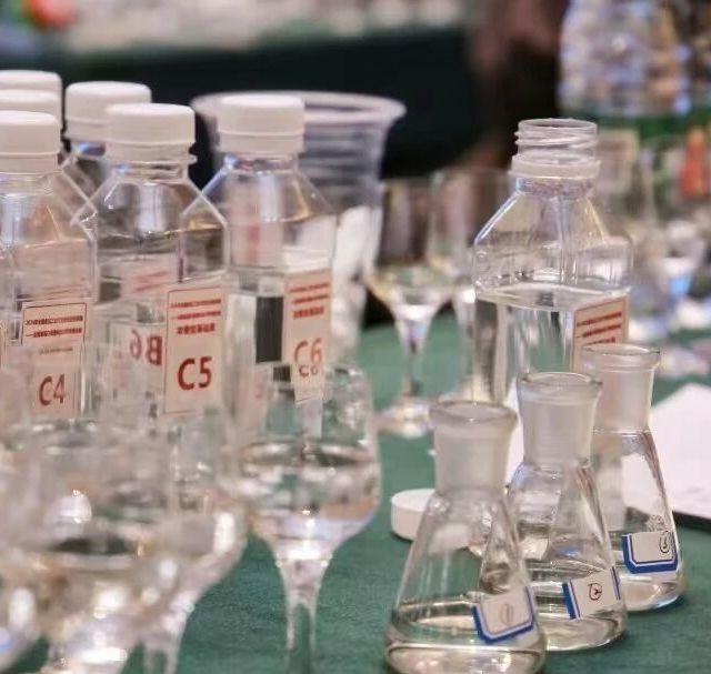 白酒集体"降度"抢年轻人:低度酒市场5年翻近3倍,有人已卖出百亿大单品
