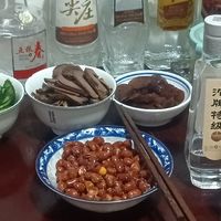 52度的尖庄高光，与同价位的沱牌T68，同台比划，谁能胜出？