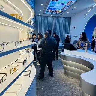 蔡司还是罗敦司得？两款德国镜片真实对比，看完知道怎么选不踩坑