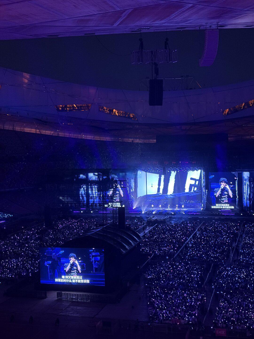周杰伦演唱会戒断反应：一场盛大的青春圆梦与不完美的祛魅