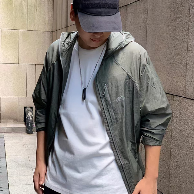 户外穿搭好物✨一件超轻防晒风衣，解锁夏日清爽无负担出行
