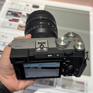 514克vs414克！索尼A7C2与佳能R8轻量化全画幅正面交锋