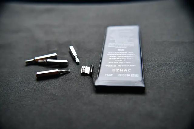 iPhone 13用了5年该换电池了！官方399元半价vs第三方vs移植电芯怎么选最划算