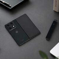折叠屏续航终于硬气了！moto razr Fold实测24小时视频，6000mAh+80W快充杀疯全场