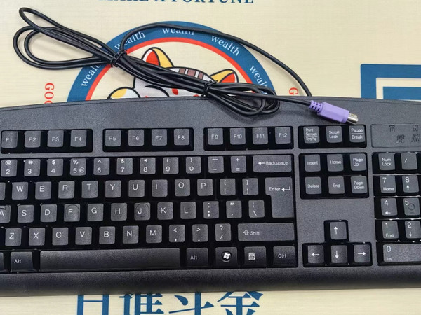闲鱼9.9元双飞燕KB-8，敲着像回到了10年前的网吧，手感依旧没变