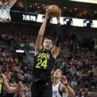 2.16米盖帽王拒签1.4亿!湖人东契奇迎来冲冠拼图,爵士内线三巨头逼走人?
