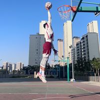 外场篮球大乱斗：斯伯丁威尔胜摩腾三款实测对比！