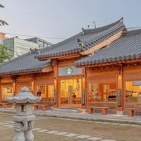 亚洲最大 vs 日本唯一：上海东京星巴克烘焙工坊哪家更值得打卡？
