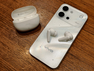 双白高颜值vivo TWS 5i与vivo S60元气版