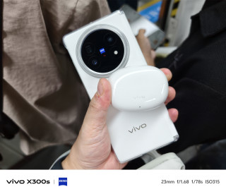 vivo TWS 5i搭配vivo X Fold5，日常通勤高性价比耳机