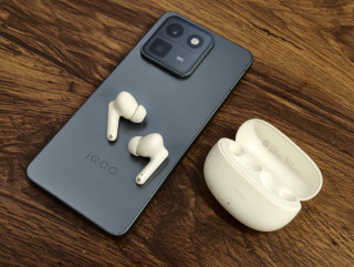 vivo TWS 5i与iQOO 15T黑白配，妥妥高性价比耳机畅听体验