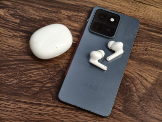 vivo TWS 5i与iQOO 15T黑白配，妥妥高性价比耳机畅听体验