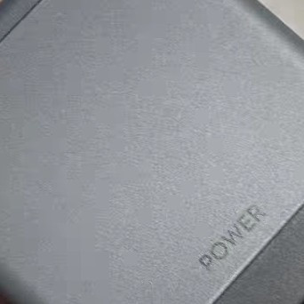 大疆140W氮化镓充电器轻薄便携