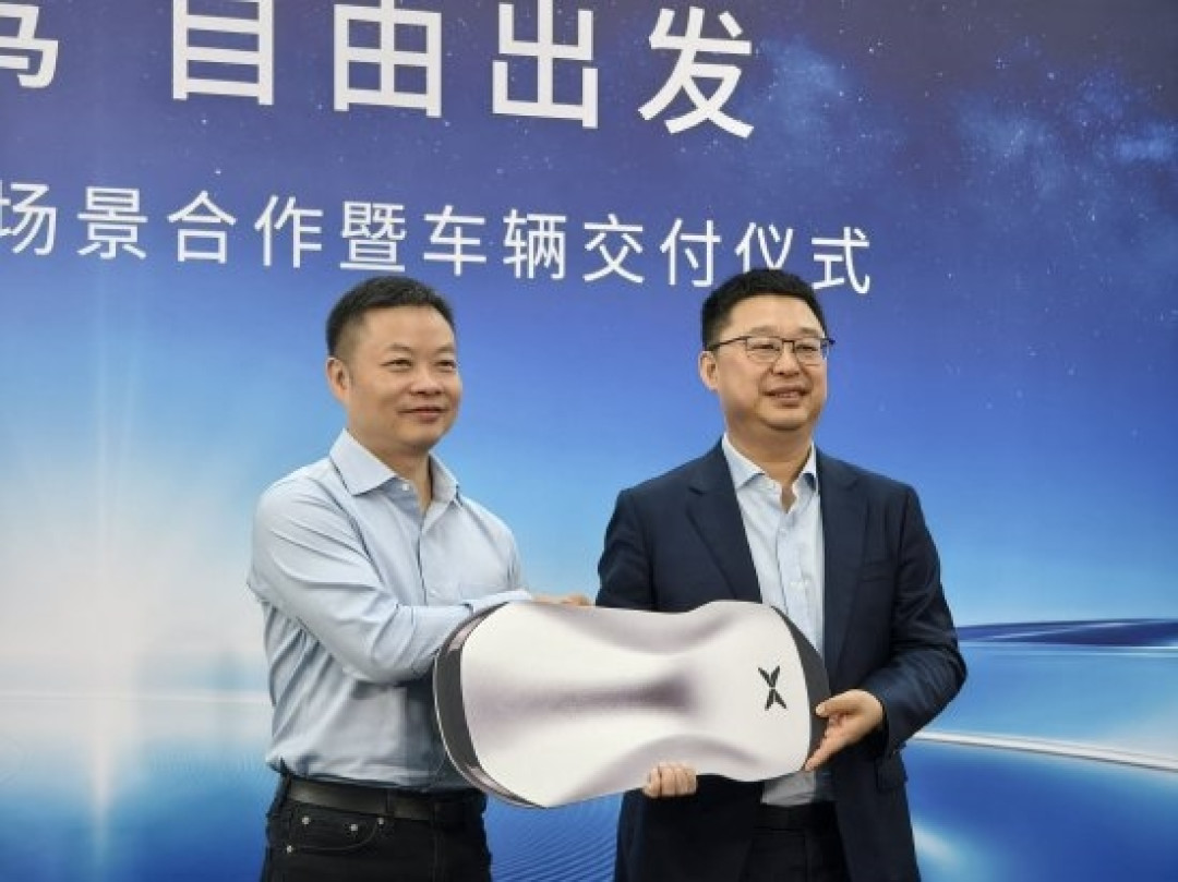 何小鹏亲自向神州租车交付1300台新车 CEO放话:选小鹏就是冲着智驾来的