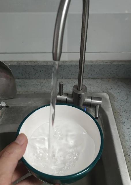 1600G净水器横评：京东京造、沁园、小米出水快滤芯省零陈水