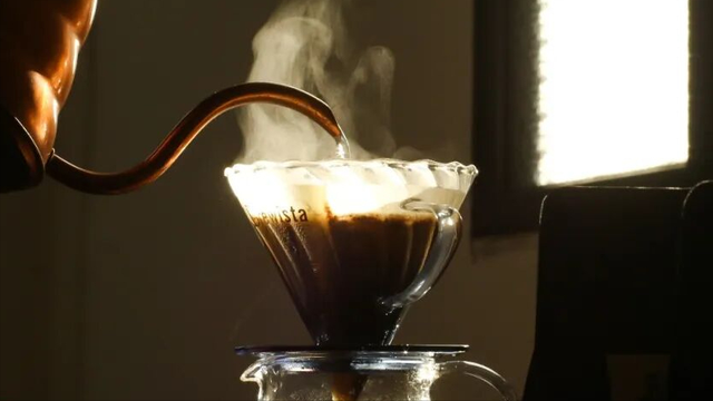 冲瑰夏喝出寡淡还是惊艳？V60和蛋糕杯的玄机藏在这个细节里