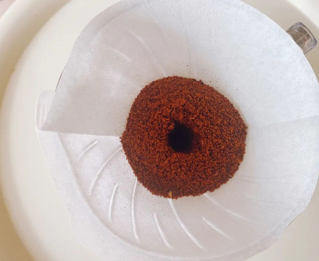 V60滤杯手冲咖啡：一刀流和四六法哪个更适合新手？