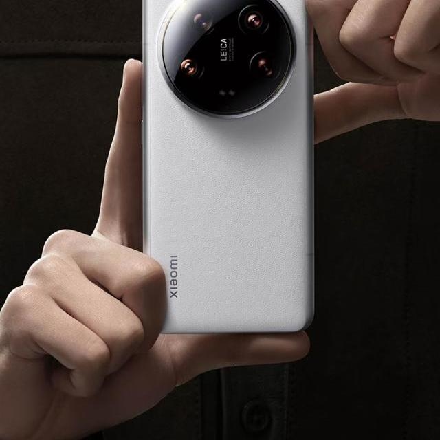 同是骁龙8 Gen3旗舰，二手差价一千多，3000预算选谁更值？