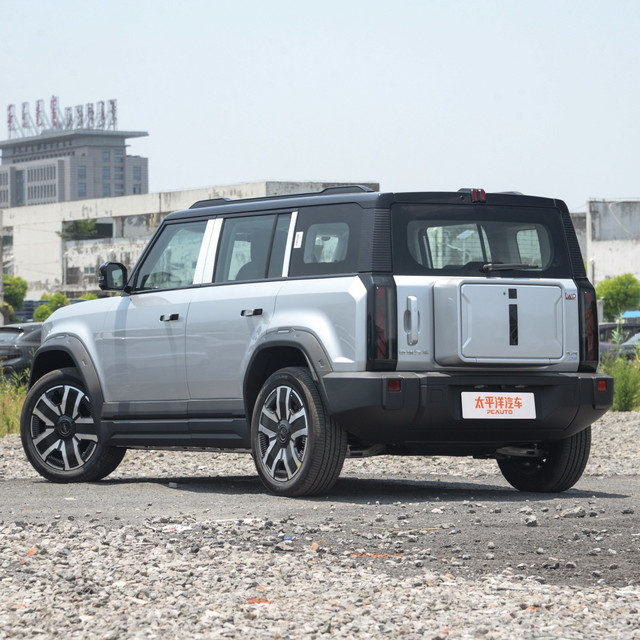 10万级纯电方盒子硬派越野，iCAR 03对比元PLUS谁更值？