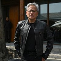 黄仁勋二手皮衣估价40万！凭什么比AI芯片还贵？