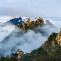 别人航拍都是顶视图，你的镜头怎么拍出立体电影感