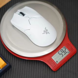 49克真的爽？实测毒蝰V4 Pro聊聊轻量化鼠标到底是不是玄学