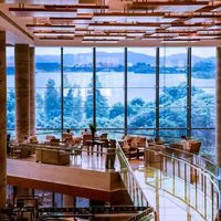 珠三角1h直达！这个藏在湖边的避世酒店，躺在床上就能看松江湖景