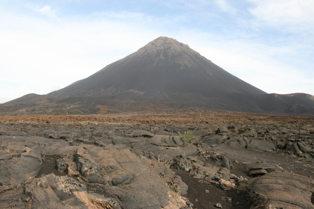 探秘大西洋宝藏岛佛得角：不止火山海滩，更有葡非文化魅力