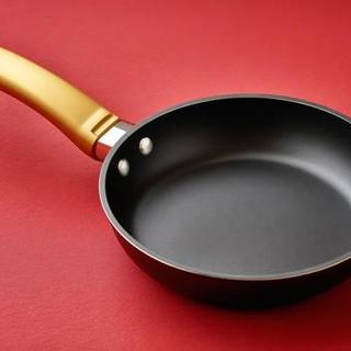 普通铁锅、窒化铁锅、锻打铁锅哪个好？价格差十倍到底差在哪