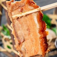荔浦芋头和普通芋头根本不是一回事，粉糯松甜吸汁入味，五花肉配它才叫绝
