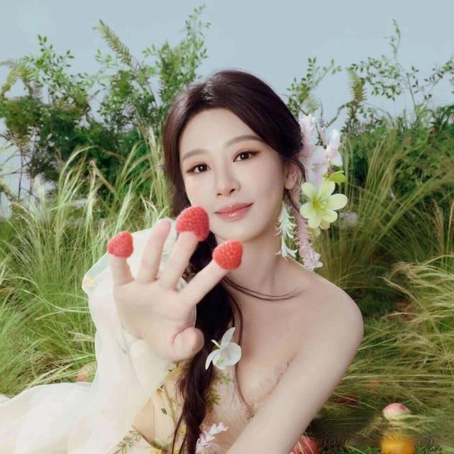 40套明制汉服从少女穿到晚年，杨紫这套造型藏着半部徽州墨业史