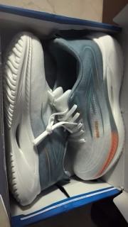 回力跑鞋，颜值与脚感齐飞？