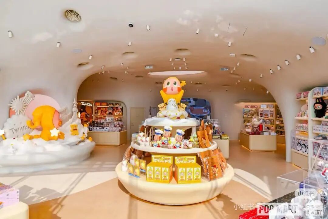 实探泡泡玛特全国首家甜品店!海边独栋,卖蛋糕、咖啡、298元的下午茶!