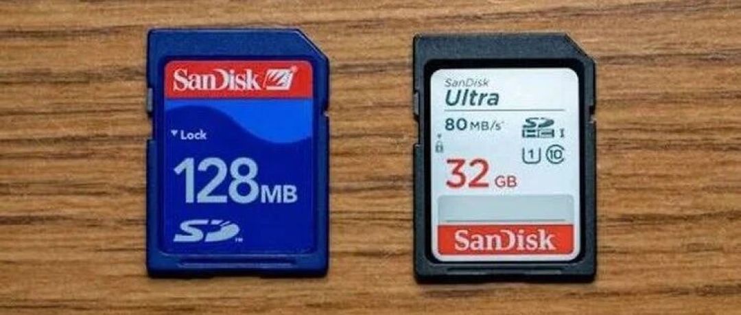 多张不同容量的 microSD 卡卡面