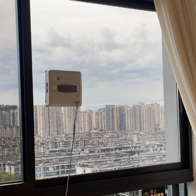 住了五年的家，窗户擦干净后像换了新房