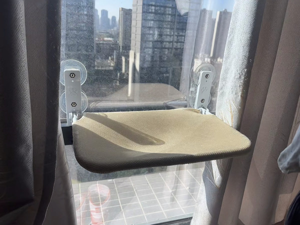 猫吊床让猫咪享受阳光浴