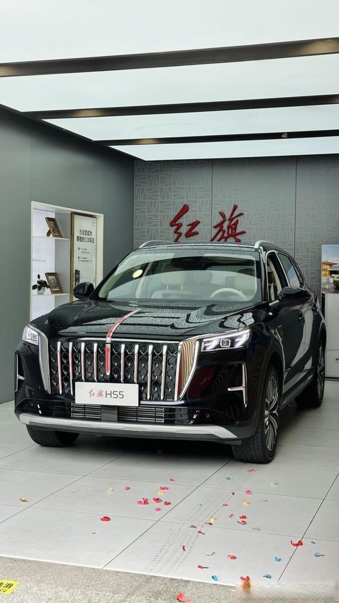 深度测评红旗车：气场强大是真，但油耗车机等硬伤也扎心