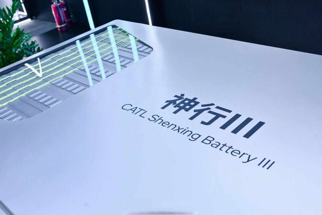快充必折寿？800V时代下，宁德时代如何破解电池老化魔咒
