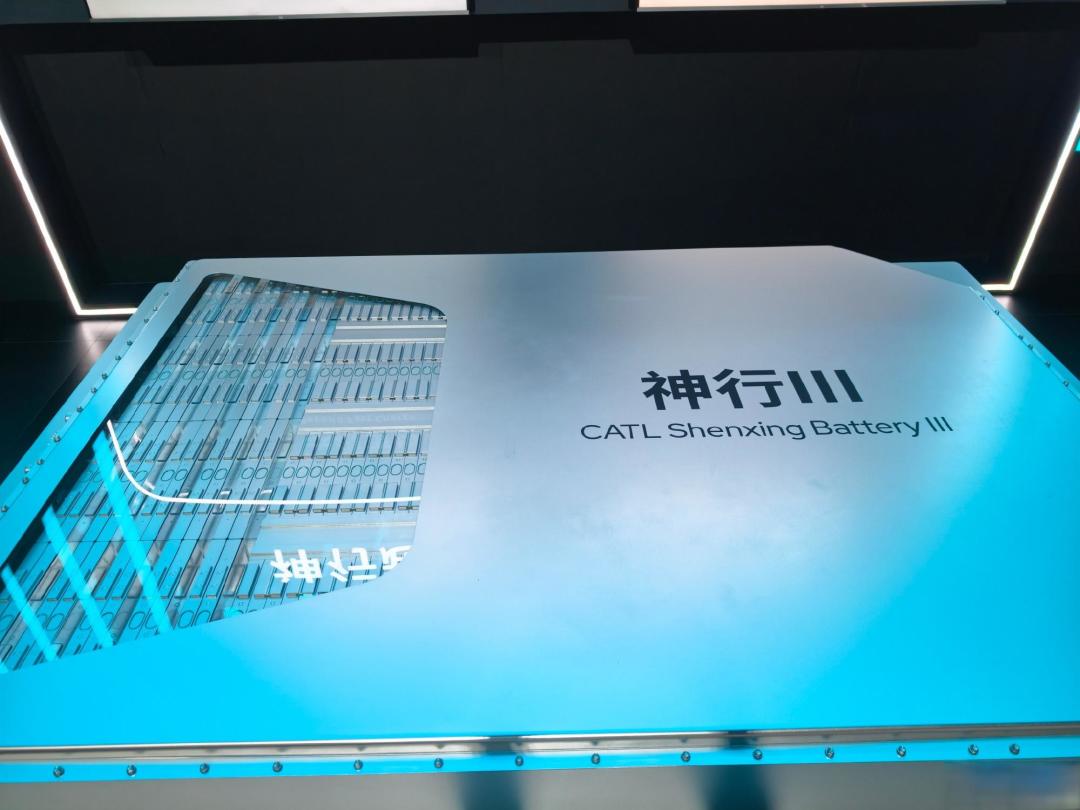 快充必折寿？800V时代下，宁德时代如何破解电池老化魔咒