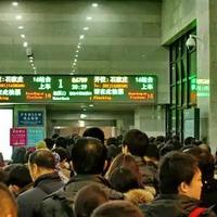 高铁宣布涨价后，大巴和绿皮火车又火了？自费出门还是要看值不值