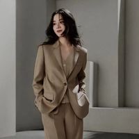 年代剧服化道成流量密码：观众追的不是衣服，是那份“不卷”的松弛感
