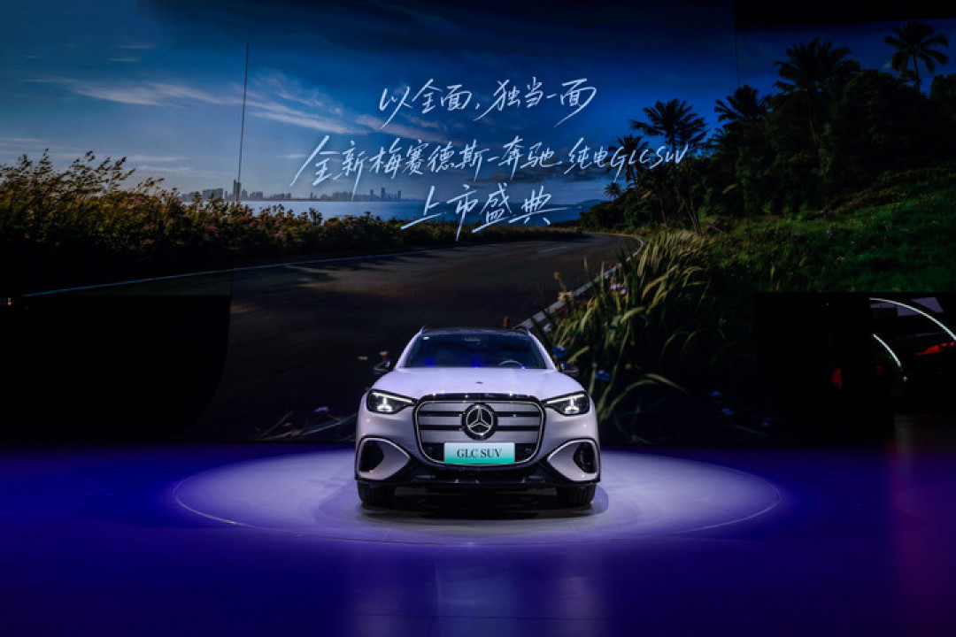 奔驰全新纯电 GLC 转型 AI，新版型同步开启预售，29.99 万元起
