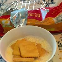一块钱饼干被年轻人玩疯了!提拉米苏蛋糕卷全解锁,60年国民饼干彻底翻红